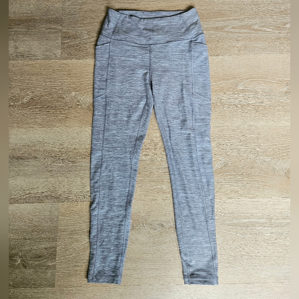 Victoria's Secret Studio 7/8 Legging - Size Small/4